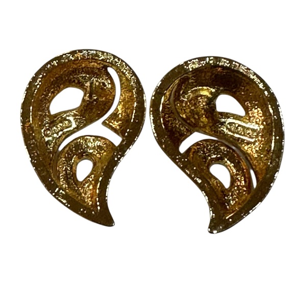 Vintage Avon Paisley Enamel Clip-On Earrings | Red, Black & Cream Gold Tones - Picture 4 of 8